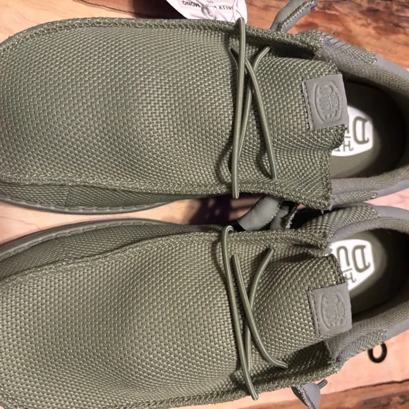 Brand New  Crocs(NWT) - Picture 3 of 6